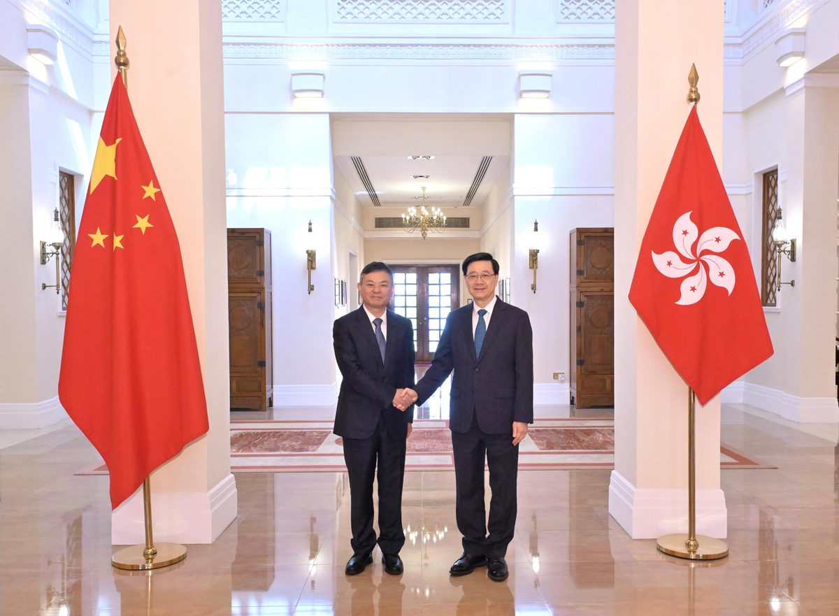 Hong Kong leader meets environment minister, touts green Belt and Road role