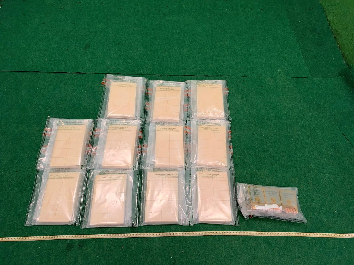 Hong Kong customs seize cocaine at airport from mainland traveller