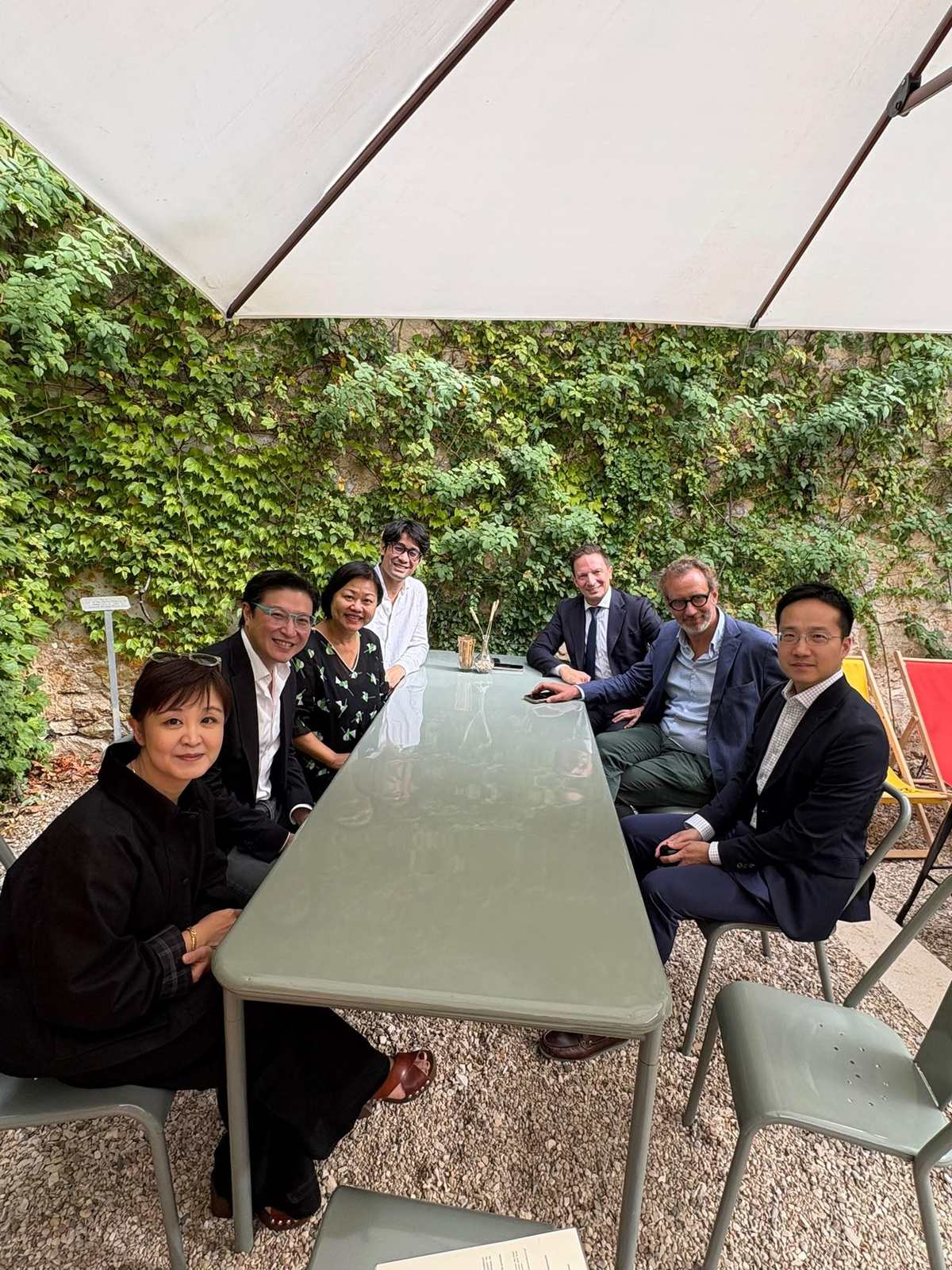 Hong Kong trade office promotes wine hub role to Burgundy industry