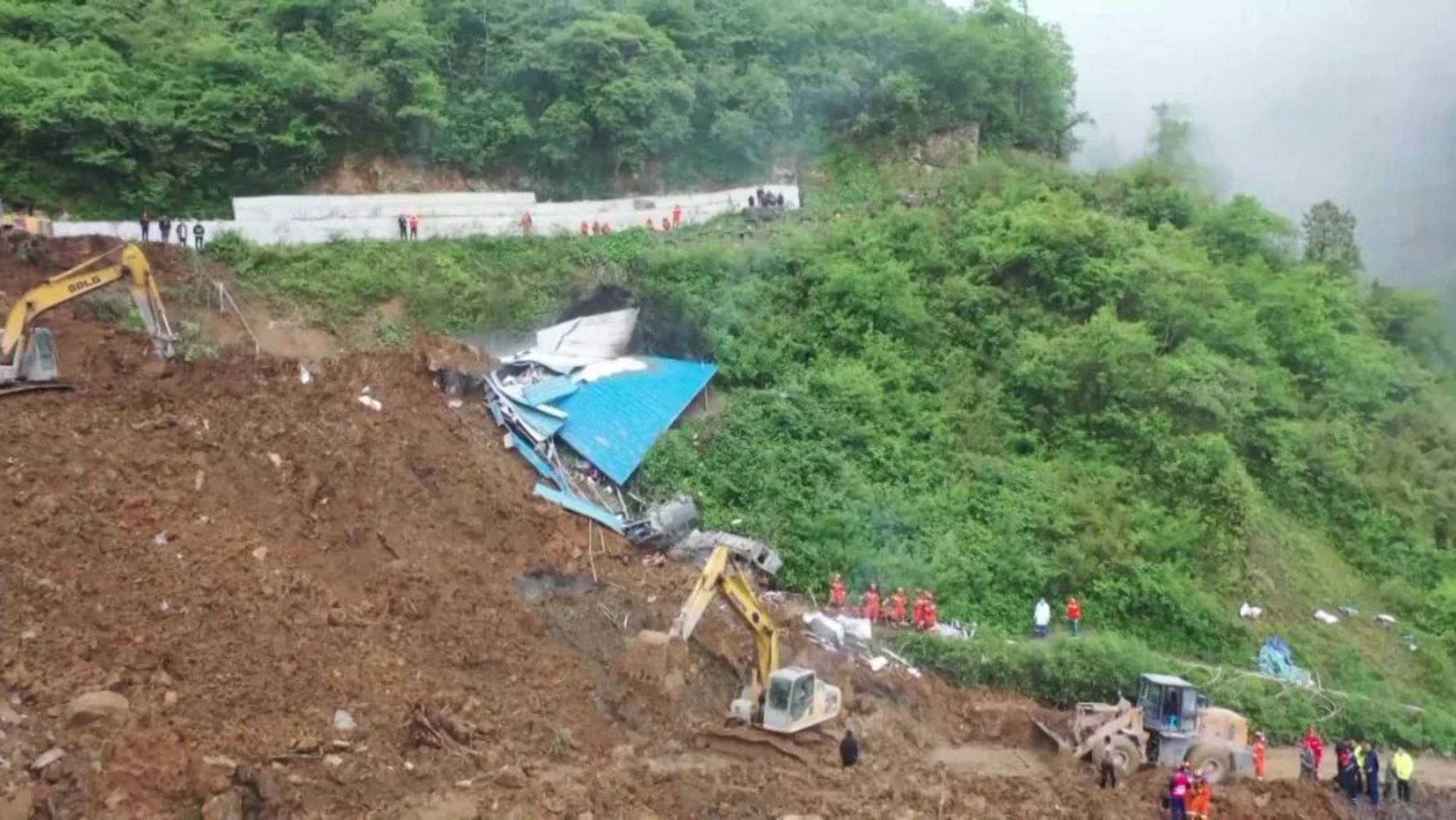 A video still of the rescue effort at the Leshan accident on 4 June 2023