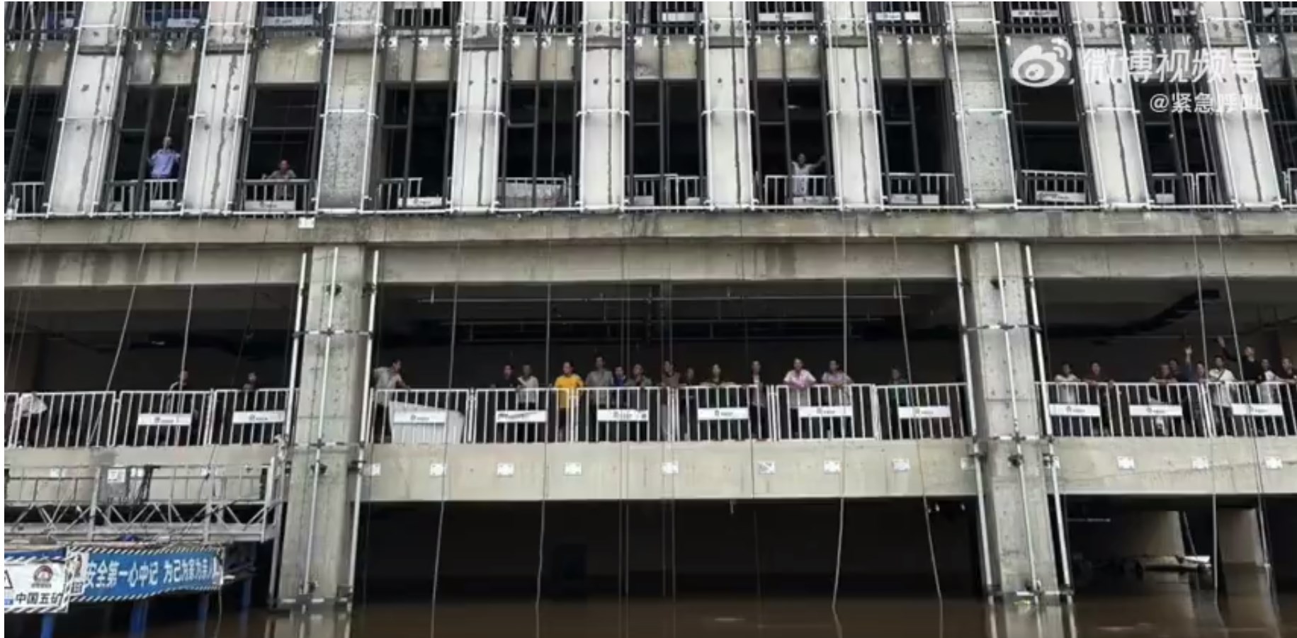 Construction workers in Zhuozhou trapped on their worksite on 2 August 2023