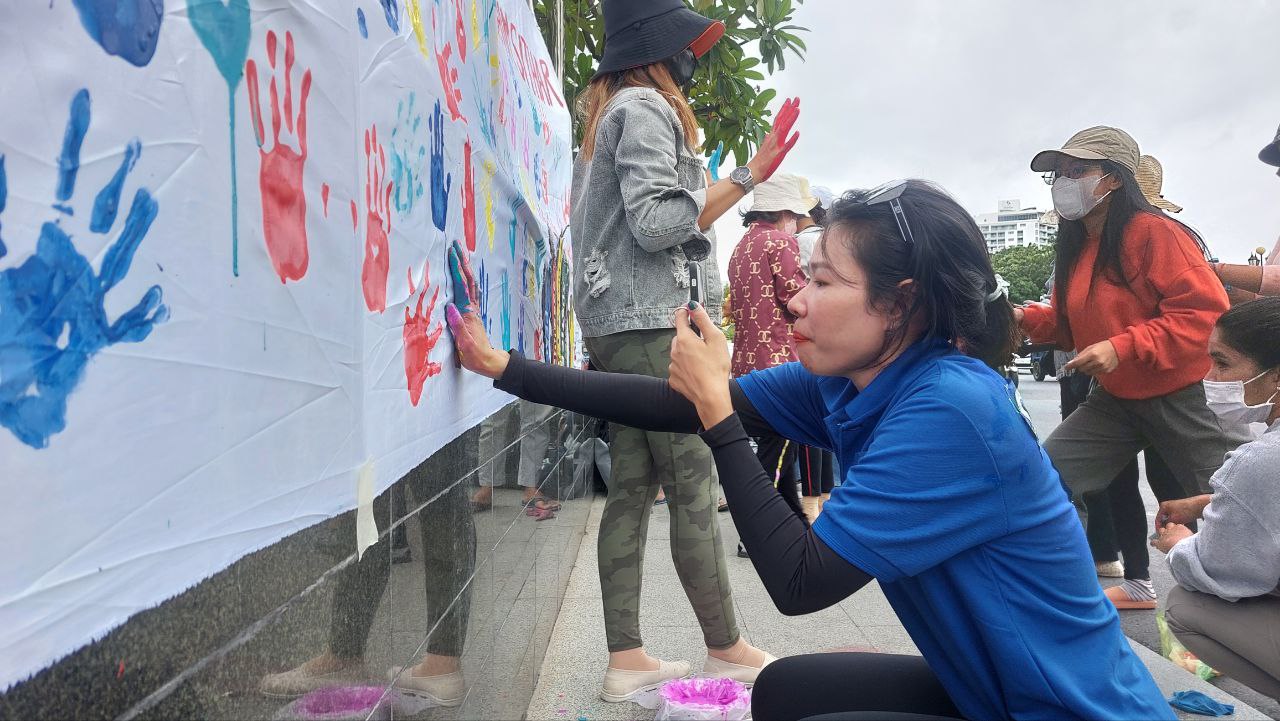 Mam Sovathin, a leader of the LRSU protest movement, presses handprints onto a paper sign during a protest at Nagaworld 2 Casino and Hotel in Phnom Penh on 20 July 2023. Photo: Danielle Keeton-Olsen